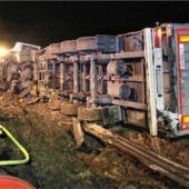 Lkw-Fahrer kommt betrunken von A8 ab