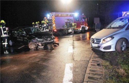 Beide Fahrzeuge waren nicht mehr fahrtüchtig und mussten abgeschleppt werden. Foto Reisner