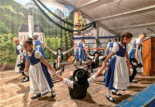 Beim Heimatabend im Rahmen des Almbauerntags traten die Plattlerkinder auf.