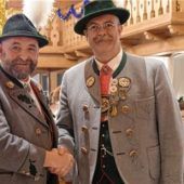 Standarte vertieft die Freundschaft