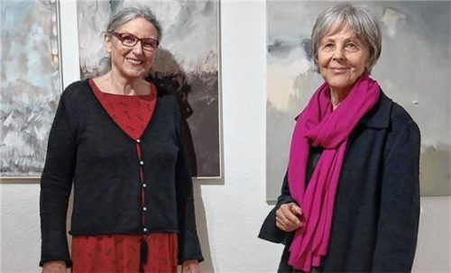 Bri Oppel (links) und Elisabeth Schmähling in der Galerie am Markt. Foto riedl