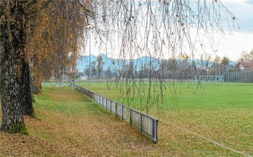 Da, wo jetzt noch gekickt wird, entsteht der neue Kindergarten. Foto Heinz