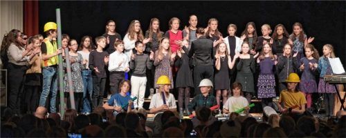 Das Rhythmusensemble des Unterstufenchors leitete das Konzert witzig ein.Foto reichenbach