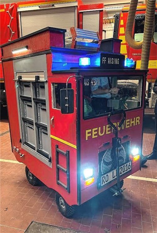 Der „Aising 43/1“ ist ein funktionstüchtiges kleines Feuerwehrauto, das auf Festen bei Kindern für Begeisterung sorgen wird.Foto Landratsamt Rosenheim