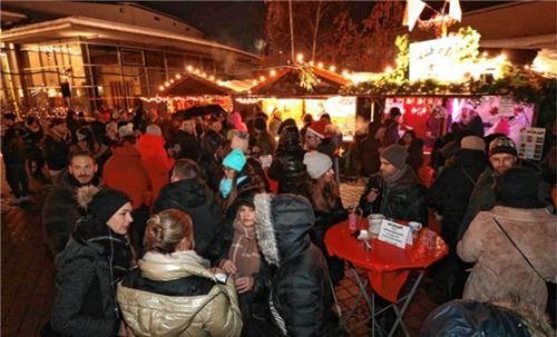 Der Christkindlmarkt wird auch künftig im und vorm Haus der Kultur stattfinden. Foto Stuffer
