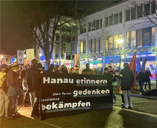 Der Demonstrationszug zum Gedenken an die Opfer von Hanau auf dem Weg zum Max-Josefs-Platz. Foto eisenreich