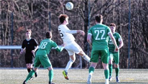 Der TSV Siegsdorf (grün) zog gegen den eine Klasse höher spielenden TSV Kastl den Kürzeren. Foto Zucker