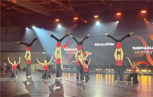 Die Akrobatikgruppe des Gymnasiums Bruckmühl darf nach Norwegen reisen. Foto Maier