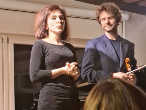 Die aus weltweiten Konzerten bekannten Musiker Lilian Akopova und Matthias Well spielten ein mitreißendes Programm mit Stücken vieler Komponisten, die von der Jazzmusik beeinflusst sind.Foto giesen