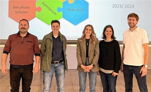 Die fünf Lehrer Johann Widmann, Christina Dörner, Inna Fieger, Ulrike Neudecker-Rudat und Lorenz Reichenbach (von links) wollen Schüler für ihren Beruf begeistern. Foto Huber