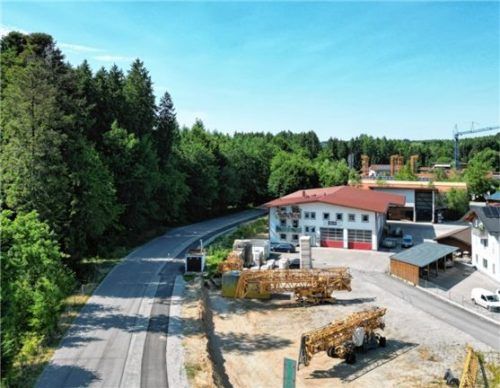 Die Gemeinde Söchtenau baute im vergangenen Jahr zwei Radwege, einen davon entlang des Gewerbegebiets hin zum Am Grubenweg.
