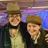 Ein tanzender Bierkasten und grüne Waldelfen