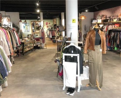 Ein Blick in den Second-Hand-Laden, dessen Inventar schon bald nach Bad Aibling umzieht.