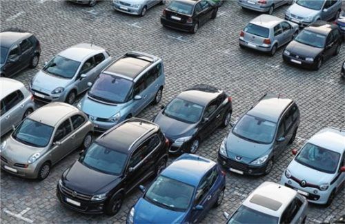 Ein kostenloser Parkplatz ist gefunden. Aber welche Regeln gelten bei der Parkscheibe? Foto pixabay/Florian Pircher