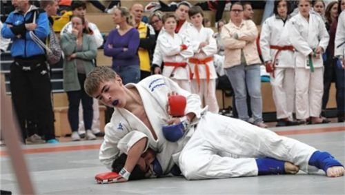 Fest im Griff hatte Jonas Schleier seine Gegner.Foto Waurig