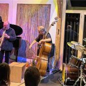Jazz-Musiker unterwegs im Flugmodus