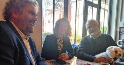 Fraktionsvorsitzender Robert Multrus (links), Christine Degenhart und Markus Dick beraten sich zur Stadtentwicklung Rosenheims.Foto Wunsam
