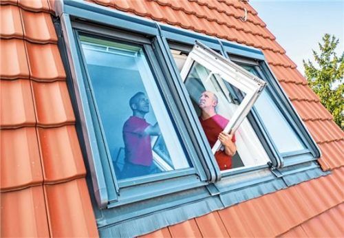 Für den energieeffizienten Fenstertausch gibt es jetzt Zuschüsse.Foto  djd/TLS-Dachfenster
