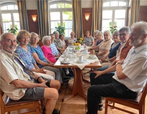 Gemütliche Runde mit der Pfaffinger Bürgerhilfe im Pfaffinger Hof. Foto re