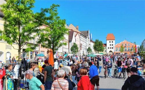Großer Andrang herrschte bei gutem Wetter auf dem Flohmarkt. Fotos Dalhoff