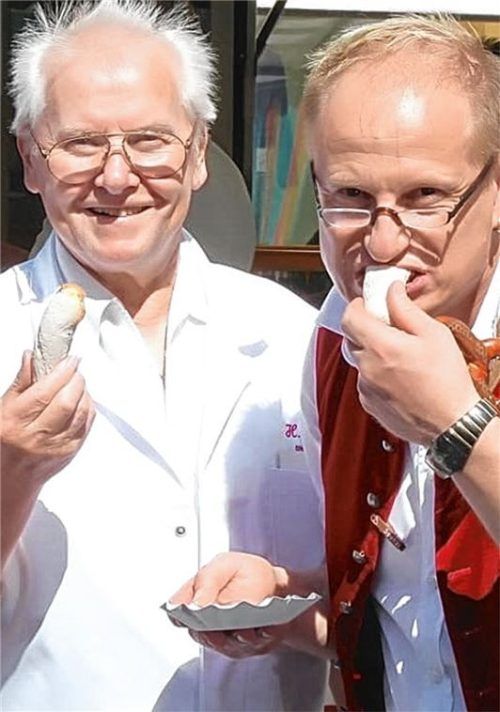 Hubert Lohberger, der Obermeister der Metzgerinnung (rechts) – hier mit seinem Vater Hubert – setzt sich für eine Politik ein, die den Menschen wieder in den Mittelpunkt rückt.Foto  Lohberger