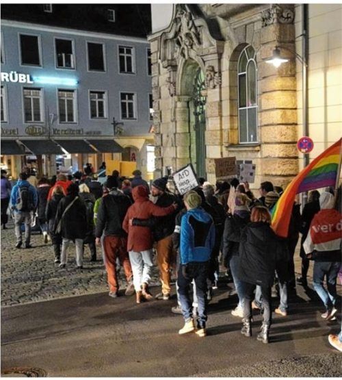 Hunderte Teilnehmer demonstrierten am Freitag in Rosenheim wieder gegen rechts. Foto Andreas Kulot