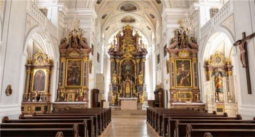 In der Traunsteiner Stadtkirche St. Oswald war das Pektorale ausgestellt gewesen. Bei dem Einbruch wurden auch Gegenstände in der Kirche beschädigt.