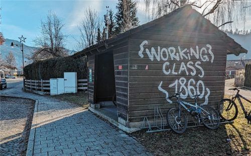 In Kiefersfelden tauchen seit Mitte Januar immer mehr Schmierereien eines Sprayers auf. Foto Hoffmann
