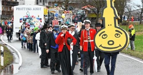 In Prutting fand heuer wieder ein Faschingsumzug statt. Foto Schlecker