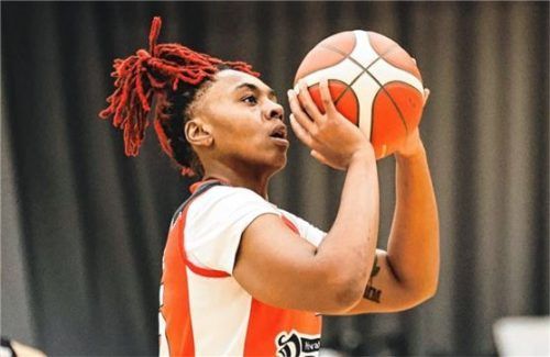 Kayla Simmons spielte ihre Stärke unter dem Korb voll aus. Foto Christian Mühlhofer