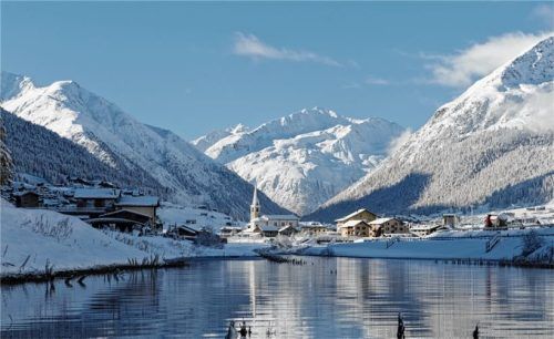 Livigno liegt an der italienisch-schweizerischen Grenze auf 1816 Metern und bietet weit in das Frühjahr hinein sehr gute Wintersportbedingungen. Fotos Fabio Borga