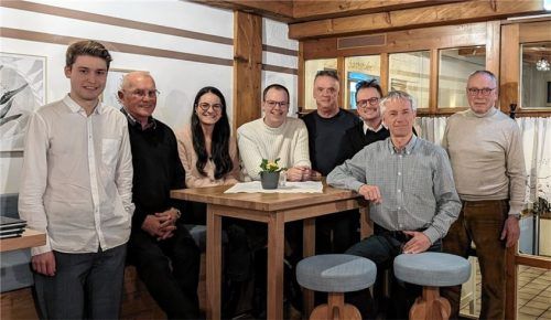 Lucas Rothstein, Manfred Müller, Lena Mayerhofer, Jonas Bettger, Rainer Mertl, Markus Grabmayer, Volker Schmidt und Adi Hörfurter (von links). Foto re