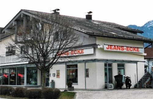 Nach 34 Jahren muss der Ladenbesitzer Mohammad Rasti seine Jeans-Ecke aufgeben. Foto RE