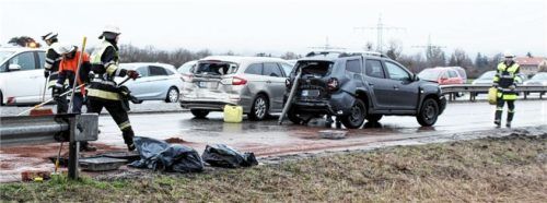 Nach einer Kettenreaktion waren vier Autos am Unfall beteiligt. Foto Reisner