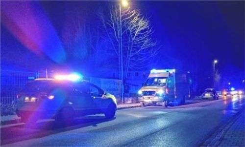 Polizei und Rettungskräfte waren am Montagabend in Bad Endorf gefordert. Foto amf
