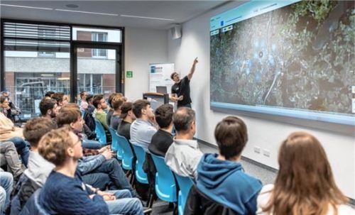 Präsentation des Projekts „SmartCity: Stadtklima messen mit IoT“ bei der Digitalisierungsmesse. Foto Claus Rammel