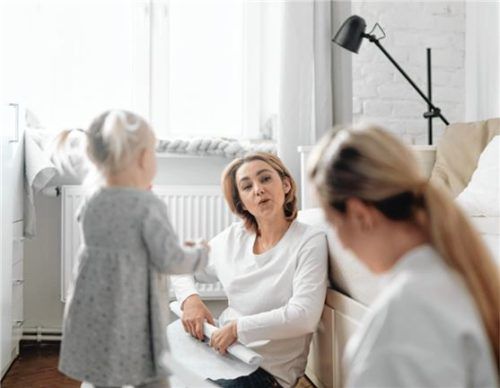 Schwierige Lebensphasen sind für Familien mit kleinen Kindern herausfordernd. Die Familienpaten unterstützen in vielen Bereichen des Alltags. Foto Kinderschutzbund Rosenheim.