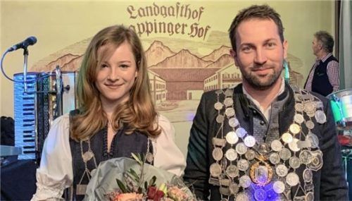 Sie schossen sich auf den Thron: Jungschützenkönigin Devi Göttlinger (links) und der neue Schützenkönig Sebastian Hauser. Foto  SG Wasen Happing