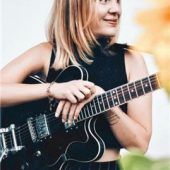 Junge Szene in der Stadtbibliothek