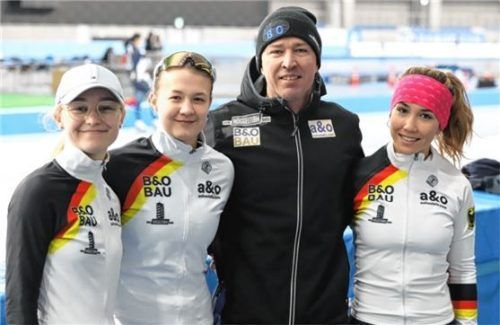 Überzeugten in Japan: Maira Jasch, Ashley Völker, Trainer Andreas Kraus und Isabel Kraus vom DEC Inzell (von links).