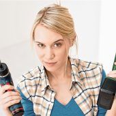 Mit Konzentration und Haarzopf