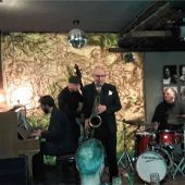 Das Tenorsaxofon erzählt melodiöse Geschichten mit eigenem Stil