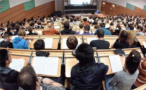 Vielfalt der Hochschullandschaft: Uni, FH und HAW bieten unterschiedliche Perspektiven. Foto Markus Scholz/dpa-tmn/dpa