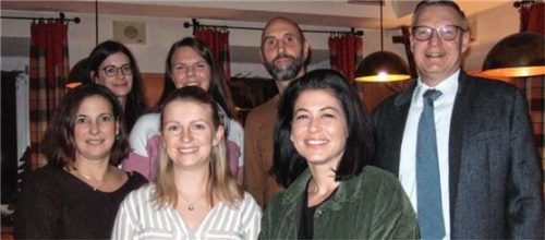 Von links hinten: Schriftführerin Melanie Abel, Kassierin Christina Luksch, Zweiter Vorsitzender Friedl Buergel-Goodwin, Bürgermeister Martin Lackner. Von links vorne: Beisitzerin Katharina Lippacher, Vorsitzende Marion Schwoshuber und Beisitzerin Kathrin Laudel. Foto Gillitz