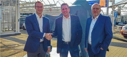 (Von links) Maximilian Winklmaier, Geschäftsführer W+O, Michael Weber und Werner Hasenecker, Leiter Versicherungs- und Finanzdienstleistungen.