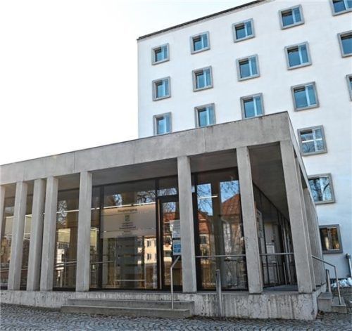 Vor dem Landgericht Traunstein endete die Fahrt eines georgischen Schleusers, der im September 2023 mit bis zu 160 Stundenkilometern vor der Polizei geflohen war. Foto dpa