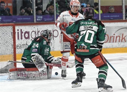 Wieder dabei: Torhüter Tomas Pöpperle hat seine Verletzung auskuriert und steht in Bad Nauheim im Starbulls-Gehäuse.Foto Hans-Jürgen Ziegler
