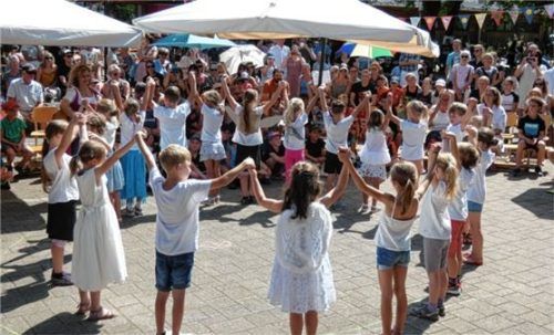 Zahlreiche begeisternde Aufführungen zeigten die rund 160 Schüler beim Sommerfest der Grundschule.