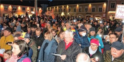 Zahlreiche Bürger beteiligten sich an der Kundgebung am Marienplatz. Foto Baumann