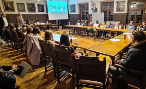 32 Jugendliche im Alter von zwölf bis 17 Jahren präsentierten ihre Themen.Foto Rieger